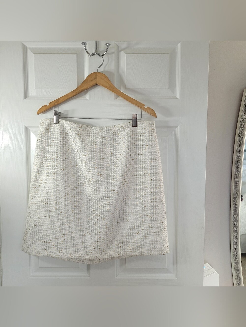 Classic White Tweed Boucle Mini Skirt With Gold Flecks Sz 14 Ann Taylor Factory